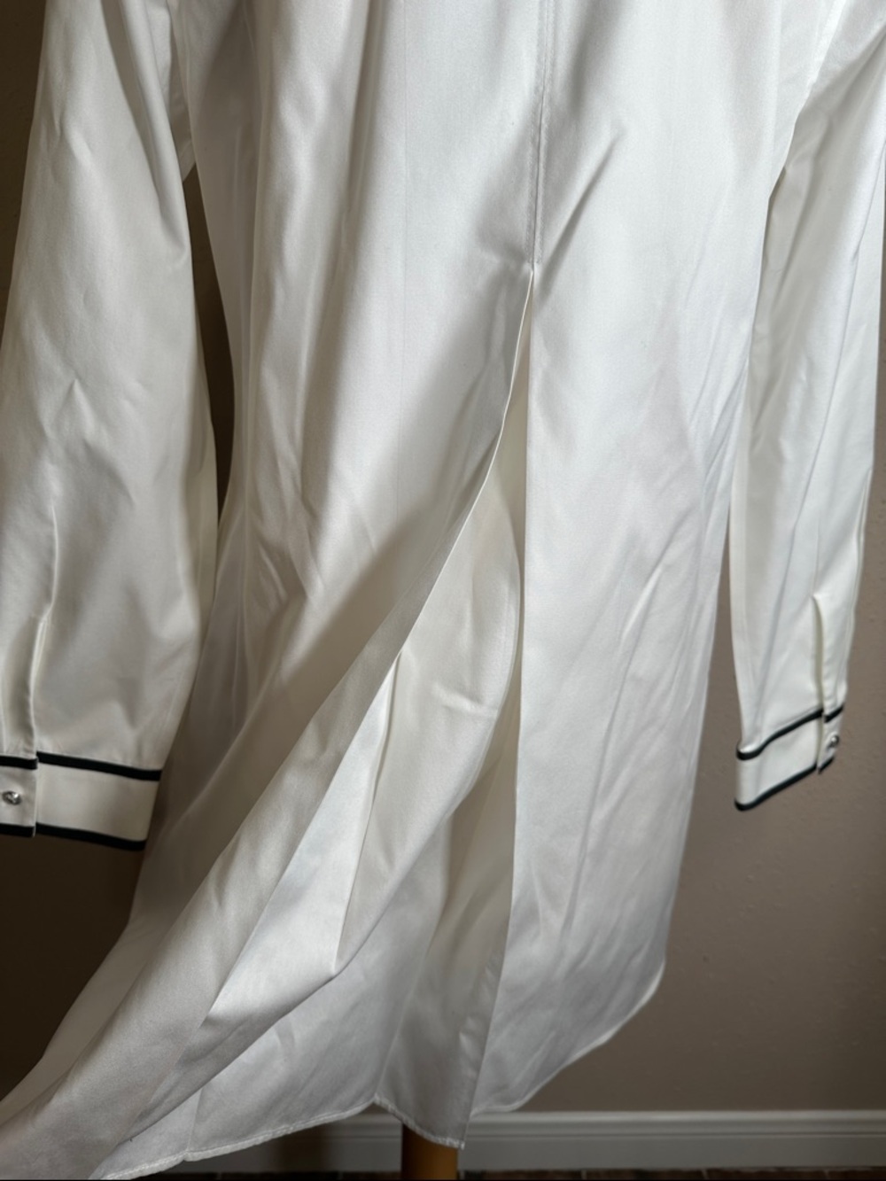 Chicos No Iron Chic Stretch Piping Detail Tunic Shirt Women’s Size 0 Small 4/6 - Picture 7 of 14